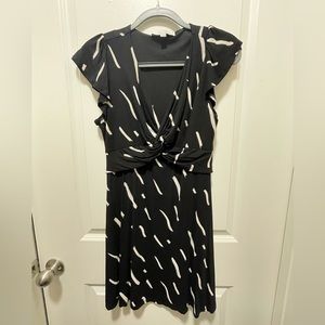 Casual black & white dress - LOFT